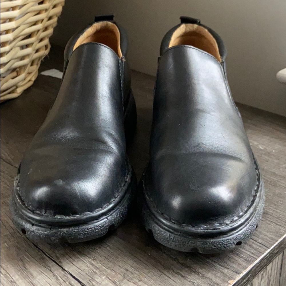 Men’s black casual shoes